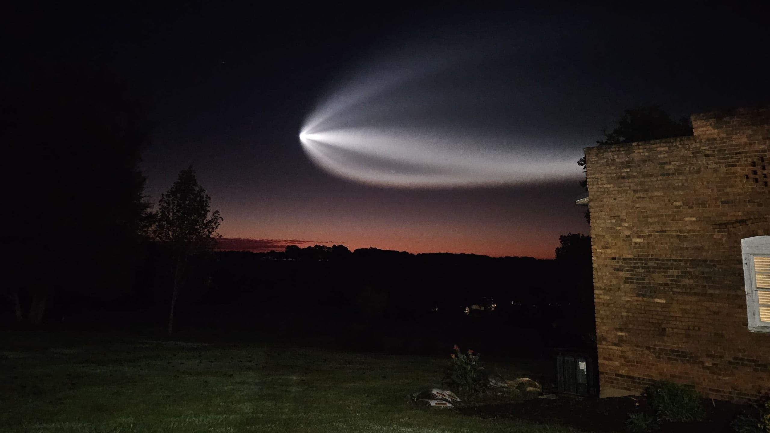 Lëshimi i raketës SpaceX krijon 'kandil deti hapësinor' të pabesueshëm të dukshëm në të gjithë Bregun Lindor të SHBA (fotot) - Hapësirë