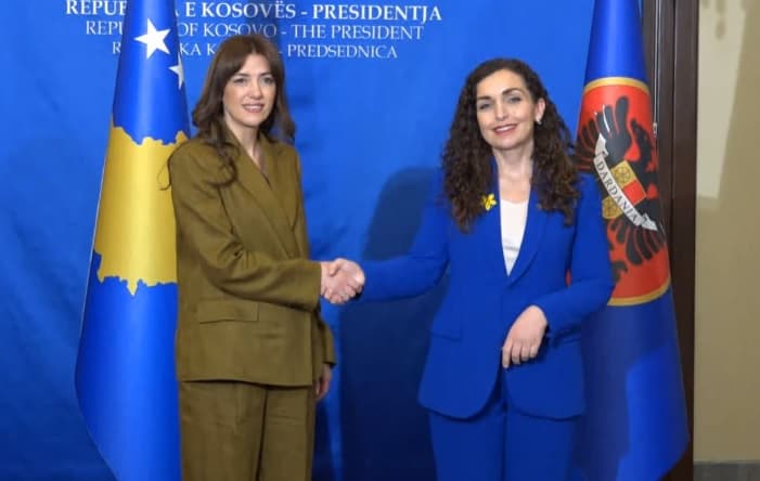 Kosovë/Vjosa Osmanit i përfundon mandati, i dorëzon detyrën kryeparlamentares Albulena Haxhiu! Thirrja e përbashkët: Kuvendi ta zgjedhë sa më parë Presidentin